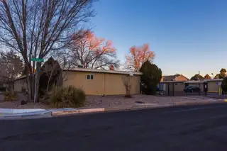 1100 Palomas Drive SE 