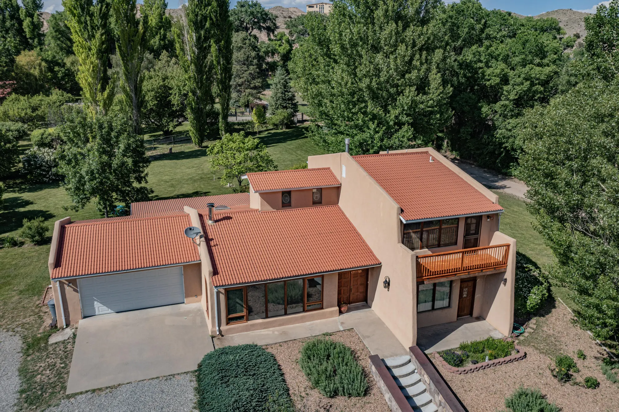 14 Entrada Del Jardin