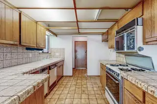 5813 ELMWOOD Drive NE 