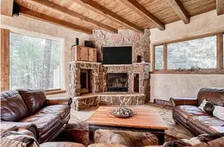 18 Meadow Brook Terrace Living Room