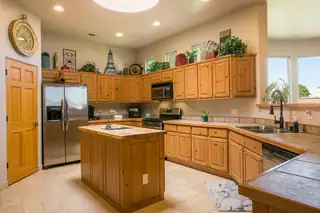 6908 ROBLE BLANCO Drive SW Kitchen