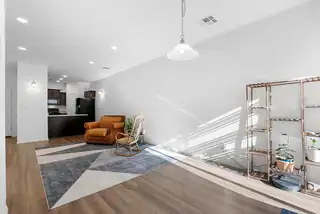 311 SAN CLEMENTE Avenue NW Living Room