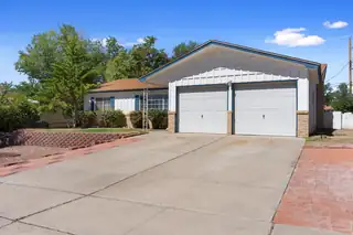 10217 Santa Paula Avenue NE 