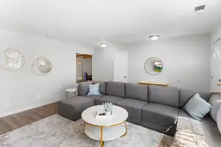 10217 Santa Paula Avenue NE 