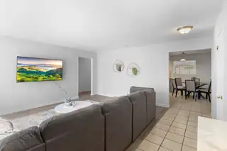 10217 Santa Paula Avenue NE 