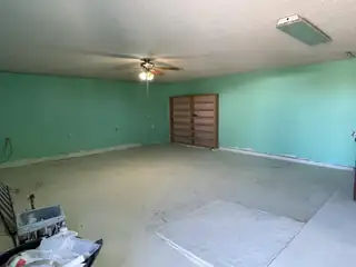 715 N Walker Street Garage