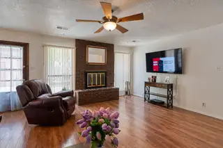 1706 ZICKERT Place NW Living Room