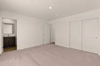 2618 Desi Loop Bathroom