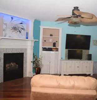 220 HILLMAN Street Living Room