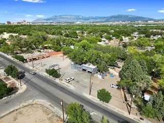 430 ISLETA Boulevard SW 