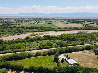 91 Camino de los Chavez 