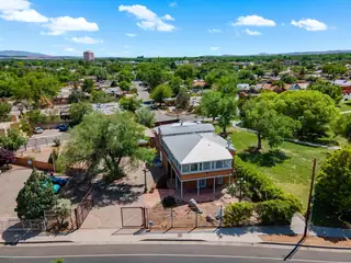 1700 MOUNTAIN Road NW 