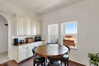 420 BASSETT Boulevard Kitchen