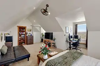 420 BASSETT Boulevard Home Office