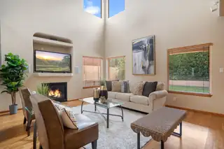 8212 GRAPE VIEW Court NE Living Room