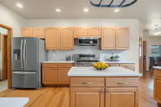 8212 GRAPE VIEW Court NE Kitchen