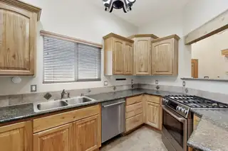 1 SEASONS Circle Kitchen