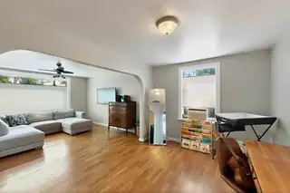 519 8TH Street SW Living Room