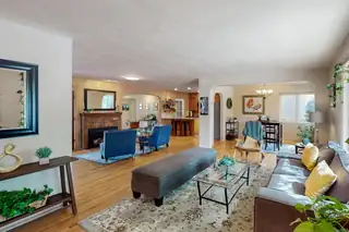 1017 PAMPAS Drive SE 