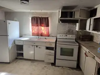 11 ALEJANDRO Road NE Kitchen