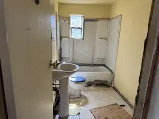 11 ALEJANDRO Road NE Bathroom