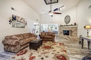 355 ESPERANZA Drive Living Room