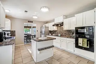 355 ESPERANZA Drive Kitchen