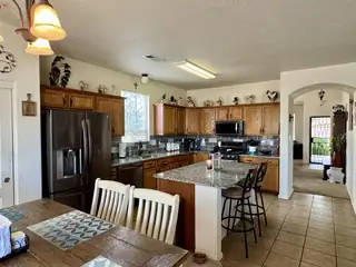 1500 PEPPOLI Loop SE Kitchen