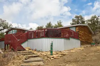 25 Round-Up Road Exterior Front