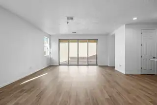 2529 Seaforth Circle NE Living Room