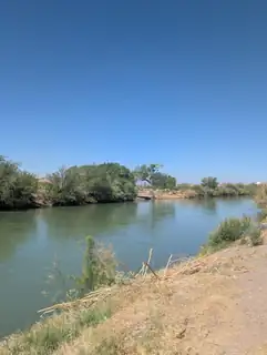 1047 E Riverside Drive 