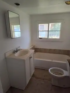 300 N ROOSEVELT Avenue 