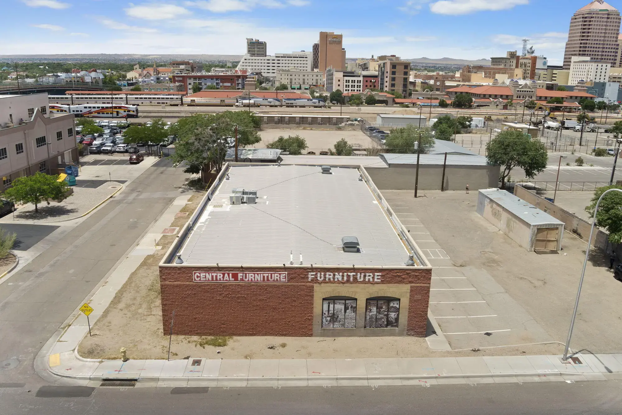 221 BROADWAY Boulevard SE