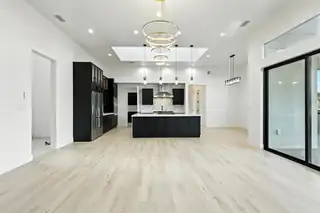 2016 Contreras Road NE Kitchen