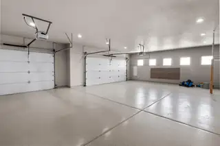 7 Aztec Court Garage