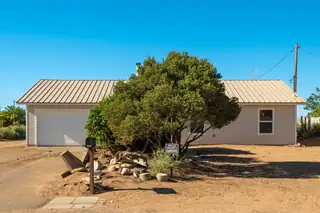 810 10TH Avenue NW Exterior Front