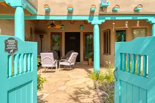 15 SUNSET Boulevard Exterior Front