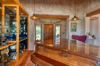 15 SUNSET Boulevard Living Room