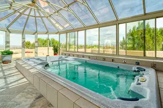 15 SUNSET Boulevard Hot Tub