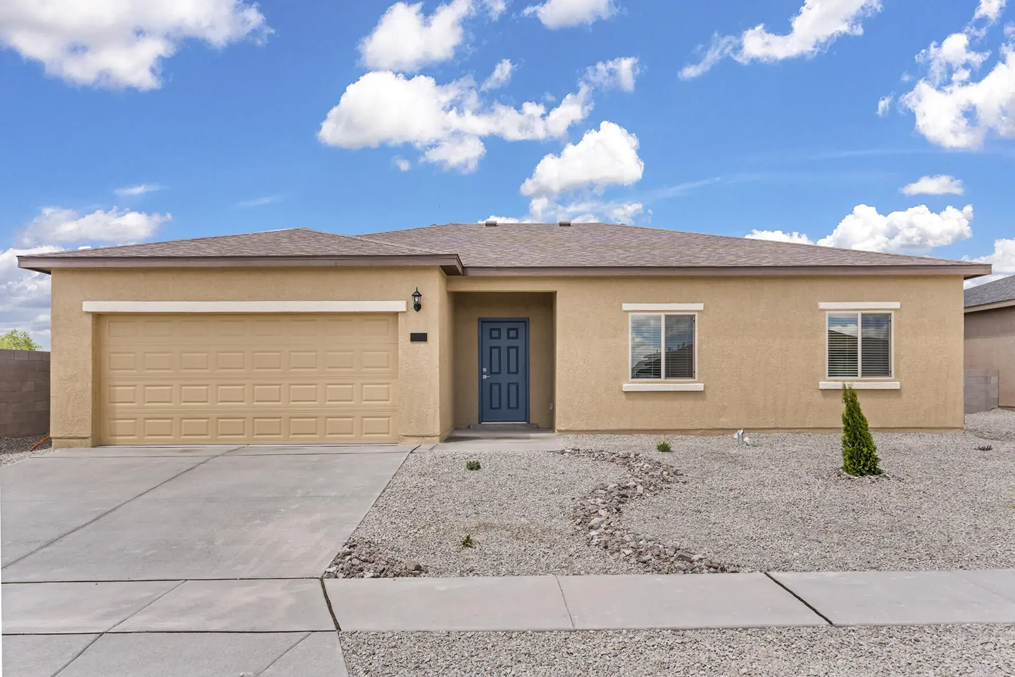 2512 Calle Del Los Claveles