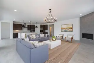 2729 KINGS CANYON Loop NE Living Room