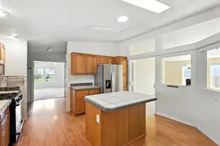 202 SUNRISE BLUFFS Drive Kitchen