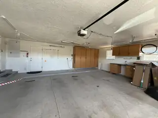 202 SUNRISE BLUFFS Drive Garage