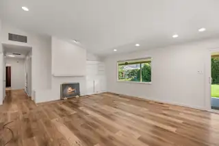 5111 Sunningdale Ave NE Living Room