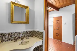 2316 HANNETT Avenue NE 