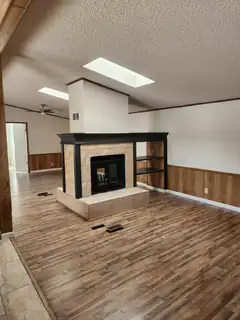 7224 Quail Hollow NE Living Room