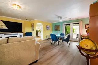 55 LYNWOOD Drive SE Living Room