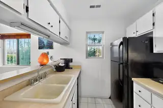 11900 LOMBARD Lane NE Kitchen