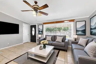 41 A ROAD 5192 Living Room