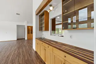 10 HOWLIN WOLF Trail Kitchen